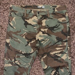 Relaxed Slim Taper Camo jeans